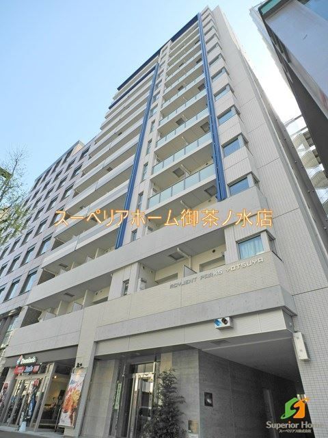 【新宿区四谷のマンションの建物外観】