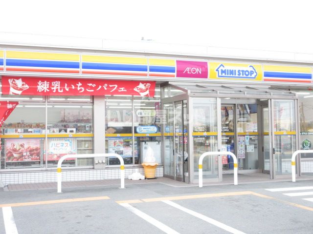 コンビニ　ミニストップ 伊勢上地町店（コンビニ）まで707m