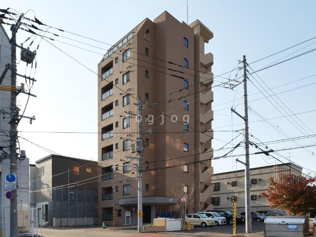 札幌市豊平区月寒西一条のマンションの建物外観