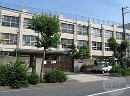 【大阪市東淀川区豊新のマンションの小学校】