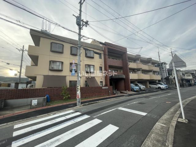 長岡京市久貝のアパートの建物外観