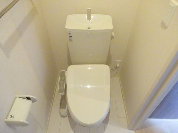 トイレ　温水洗浄暖房便座