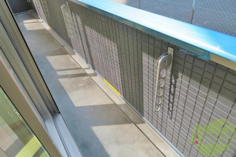 バルコニー　バルコニーにたくさんの洗濯もの干せますね。