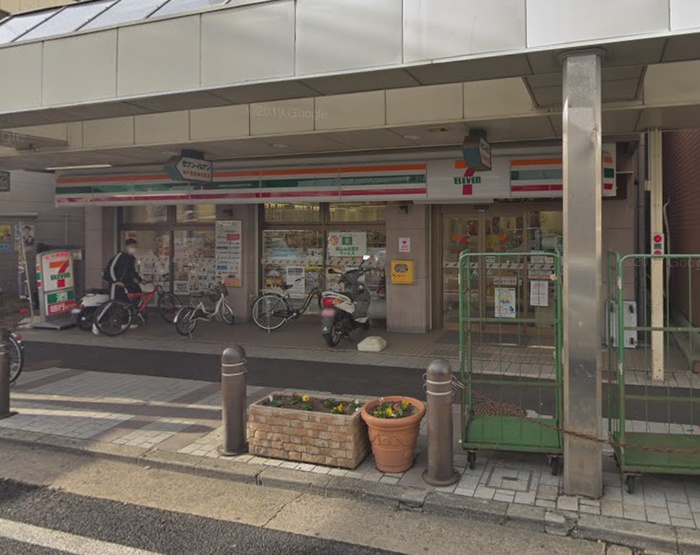 コンビニ　セブンイレブン（コンビニ）まで650m