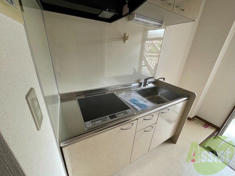 キッチン　シンプルなキッチンです。一人暮らしにはちょうどいいサイズ。