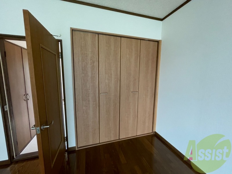 収納　廊下には収納がございます。サイズ感はこの通り。