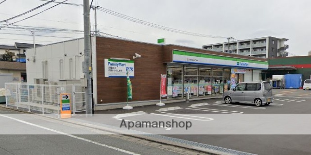 コンビニ　ファミリーマート（コンビニ）まで3122m