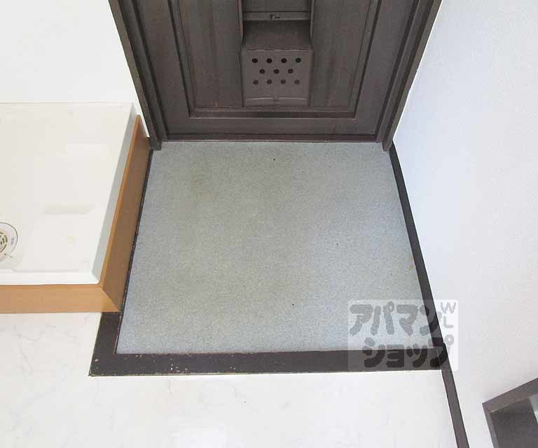 玄関　４０２号室の写真です。