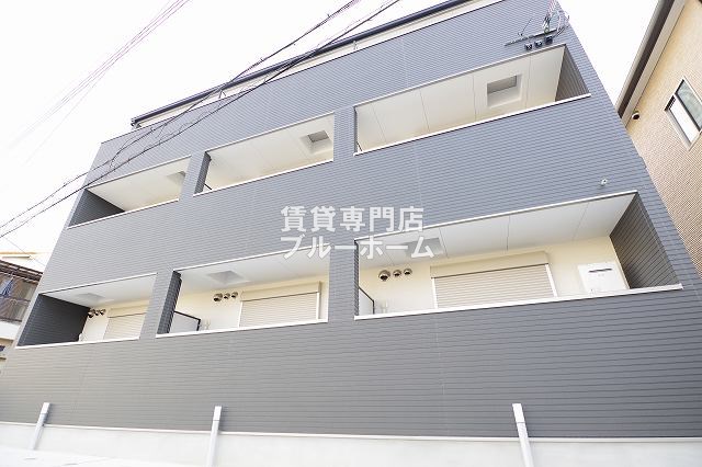 建物外観　3階建てのアパートです！