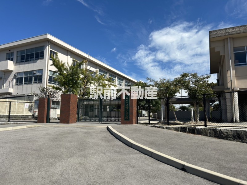 小学校　上峰小学校（小学校）まで2300m