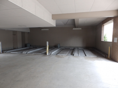 駐車場　駐車場に車を止められます