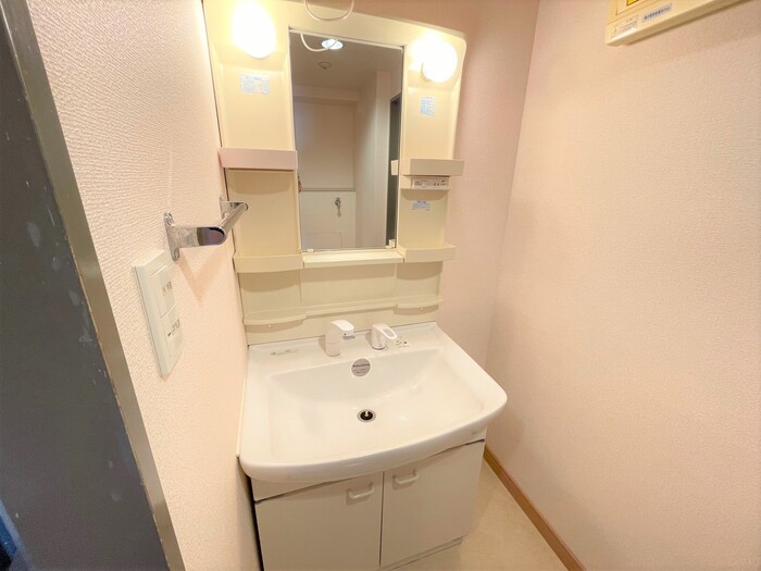 洗面設備　コンパクトで使いやすい洗面所