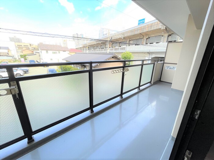 バルコニー　バルコニーからの眺めを楽しみながら食事をしませんか