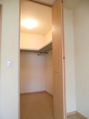 収納　収納に便利なウォークインクローゼット