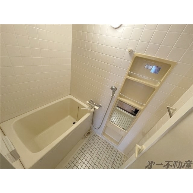 バス・シャワールーム　バスルーム