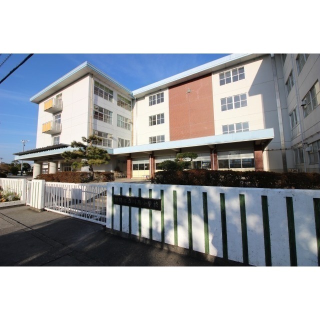 小学校　静岡市立川原小学校（小学校）まで300m