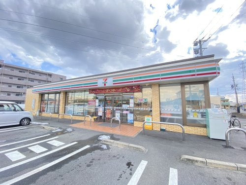 コンビニ　セブンイレブン 鈴鹿西条7丁目店（コンビニ）まで608m