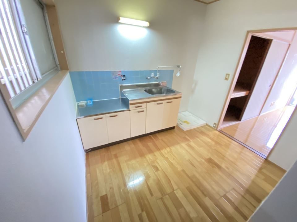 キッチン　３畳のキッチン、２口ガスコンロ置けます