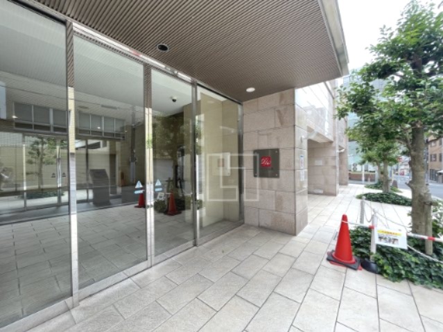 エントランス　ドゥーエ谷町　エントランス