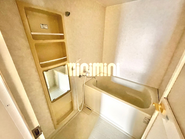 バス・シャワールーム　浴室に鏡があるのは便利ですね。