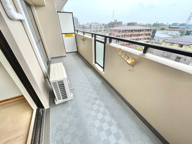 バルコニー　広々したベランダです。