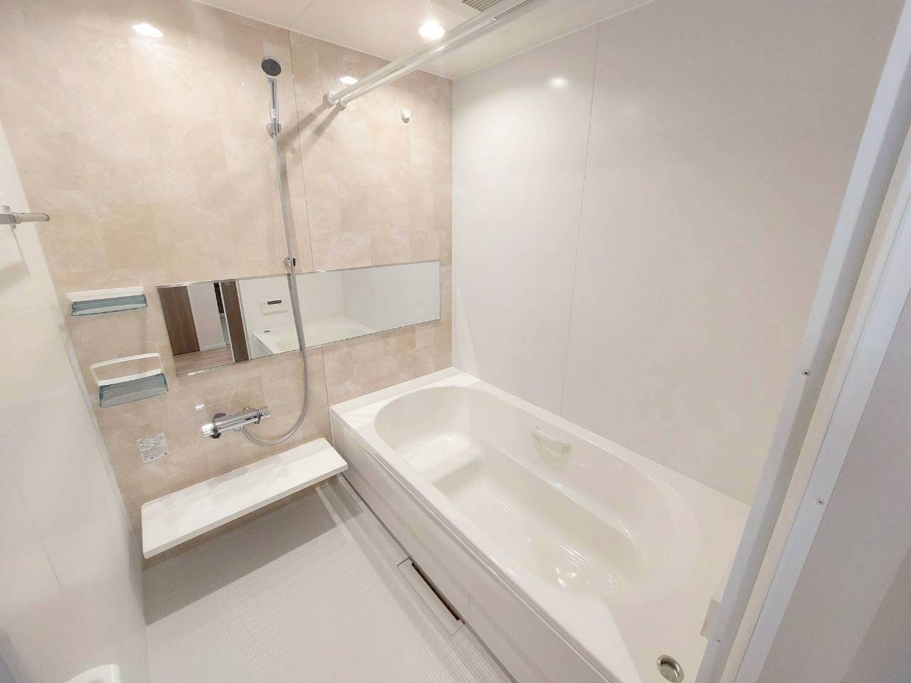 バス・シャワールーム　★追い焚き機能付きバスルーム★