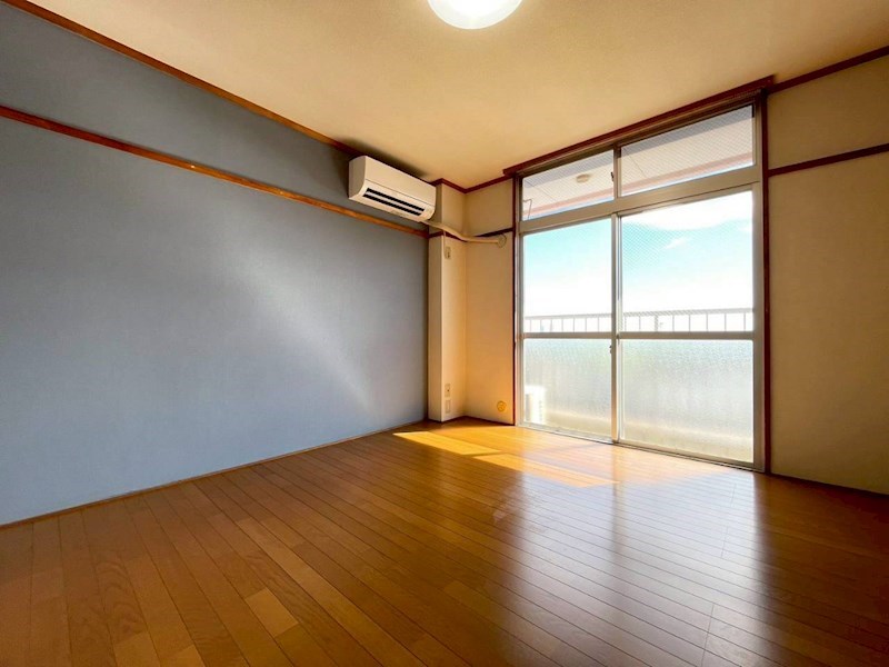 居室・リビング　室内はエアコン付き