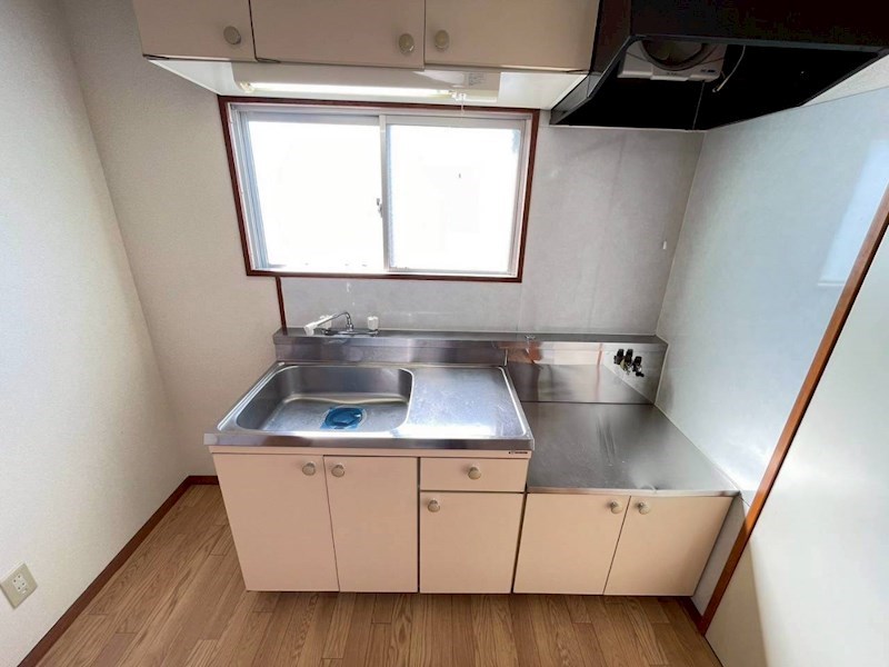 キッチン　窓のあるキッチンスペース