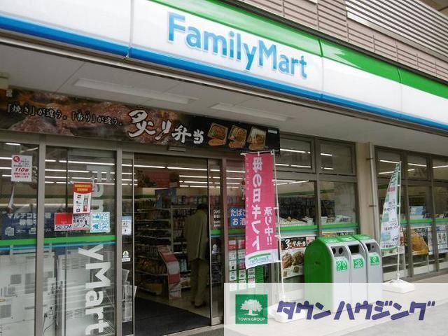 コンビニ　ファミリーマート（コンビニ）まで180m