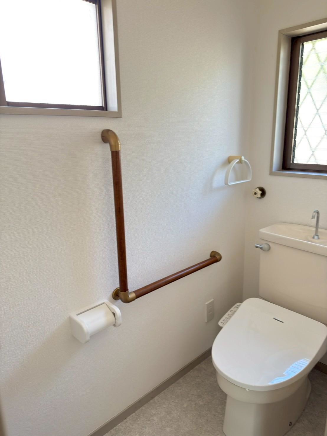 トイレ　ウォシュレット機能付きトイレです♪