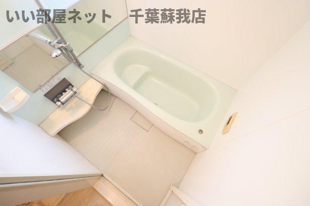 バス・シャワールーム　コンパクトで使いやすいお風呂です