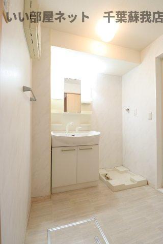 洗面設備　朝の準備に活躍する、洗髪洗面化粧台！