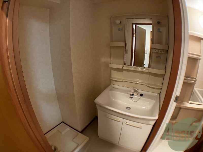 洗面設備　洗面所も独立しているので生活への不自由もないですね。