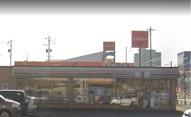 コンビニ　セブンイレブン（コンビニ）まで690m