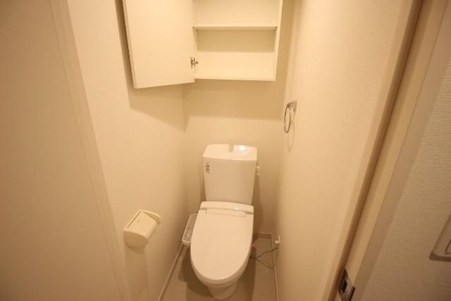 トイレ　ウォシュレット付き