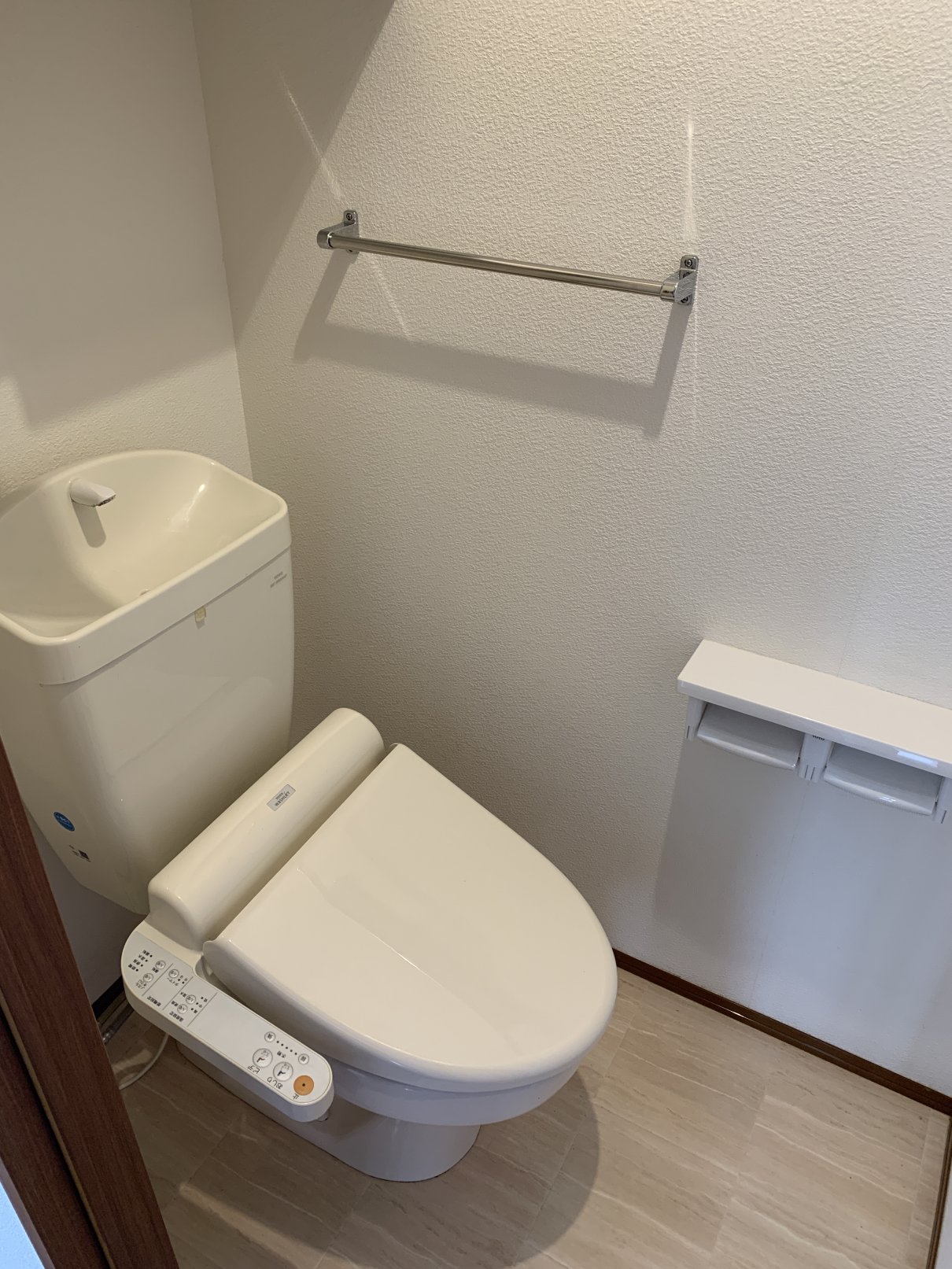 トイレ　温水洗浄便座付トイレ