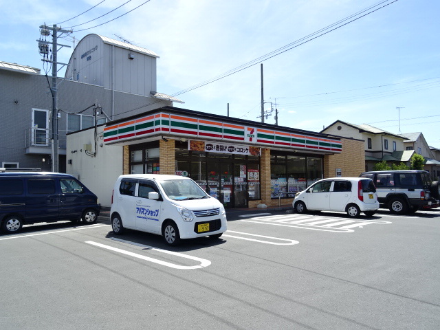 コンビニ　セブンイレブン（コンビニ）まで618m