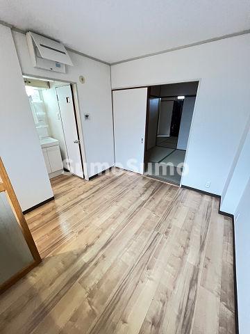 居室・リビング　ゆったり過ごせる居間です