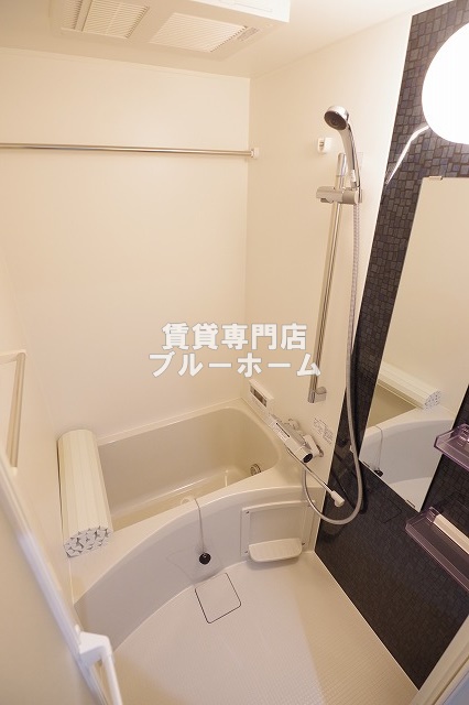 バス・シャワールーム　追炊き・浴室乾燥付きバス！