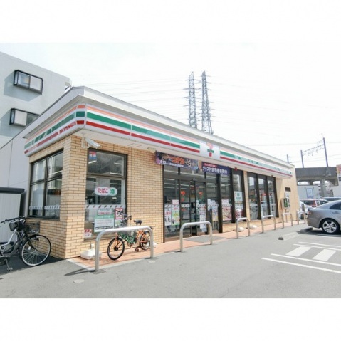 コンビニ　セブンイレブン（コンビニ）まで240m