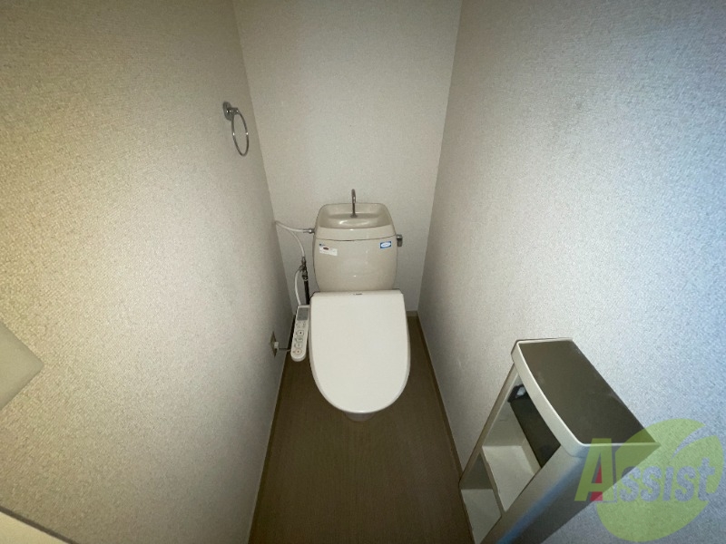 トイレ　ウォッシュレット付きです。オシリに優しい設備です。