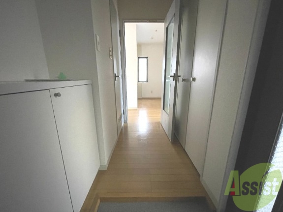 玄関　玄関でございます。毎日の出入りはこちらから。