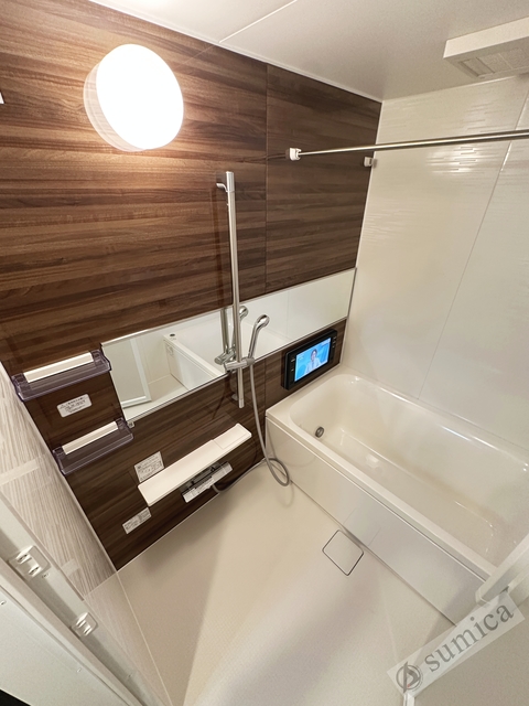 バス・シャワールーム　浴室テレビ付きの大きいバスルームでお寛ぎください♪♪