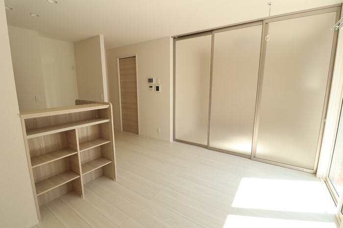 居室・リビング　南向きの明るいリビングです。