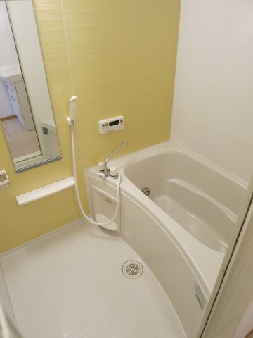 バス・シャワールーム　落ち着いた空間のお風呂です