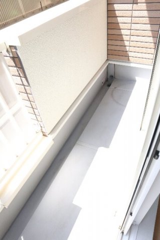 バルコニー　暖かな日差しのふりそそぐバルコニー