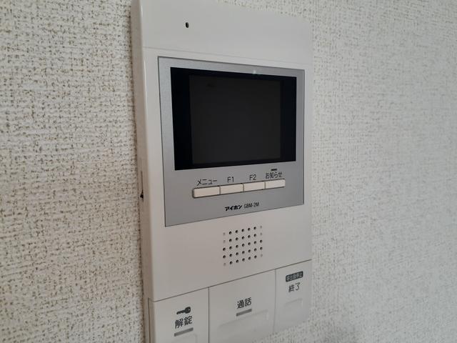 セキュリティ　来訪者が確認できる女性に安心の「TVモニターホン」