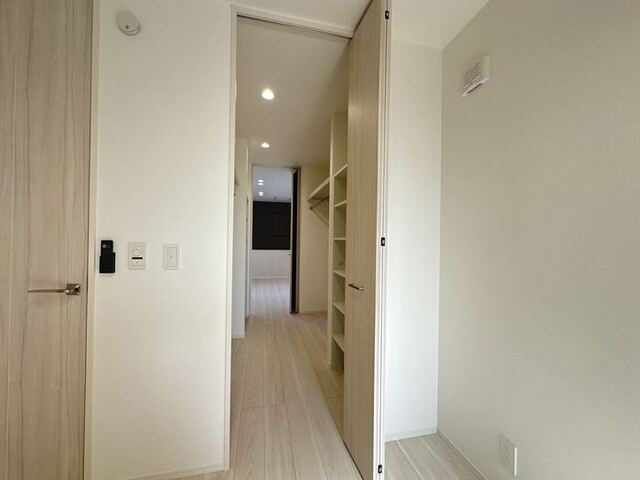 収納　ウォークスルークローゼット