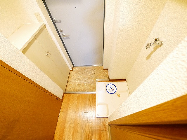 玄関　収納もある玄関です