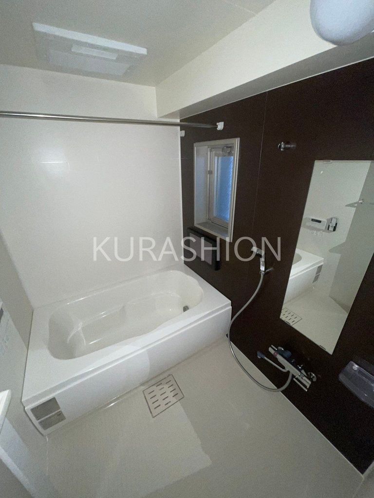 バス・シャワールーム　別部屋の写真になります。